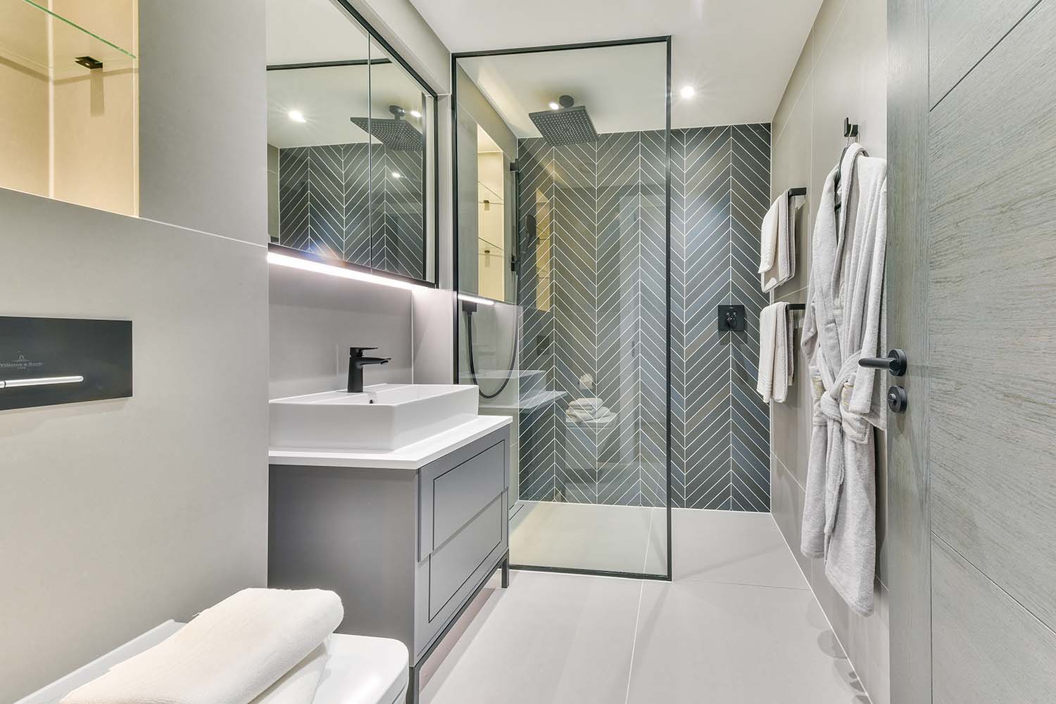 Brigade Court SE1 - shower room